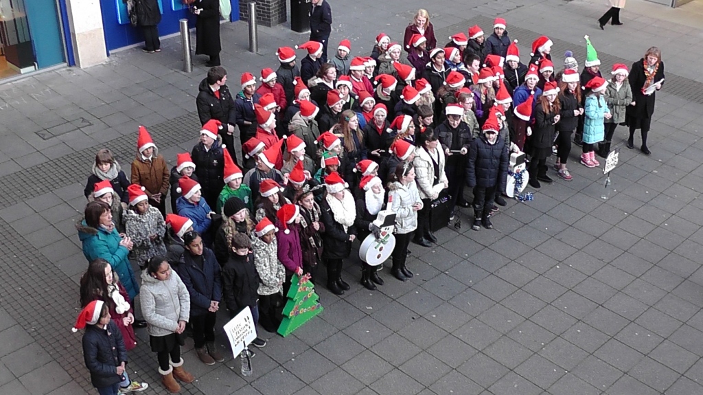 Pupils from Lorne Primary perform at Newkirkgate Shopping  Centre