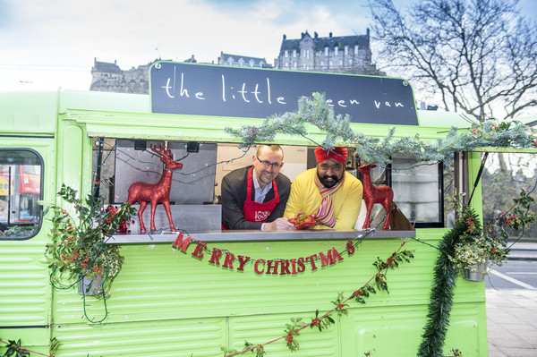 FREE FIRST USE Scottish Chef Tony Singh and Iain Gulland from Zero Waste Scotland serve food to passers by in Edinburgh made from festive leftovers. Further Info: Sarah Stuart Zero Waste Scotland 07715 066461 sarah.stuart@zerowastescotland.org.uk Lenny Warren / Warren Media 07860 830050  01355 229700 lenny@warrenmedia.co.uk www.warrenmedia.co.uk All images © Warren Media 2015. Free first use only for editorial in connection with the commissioning client's  press-released story. All other rights are reserved. Use in any other context is expressly prohibited without prior permission.