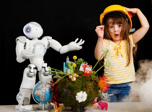 Picture Toby Williams 07920841392. Gabriella Nombro (4) and (Baxter the Big one and Now the wee one) the robot play as the Edinburgh International Science Festival announced their 28th Festival programme – Building Better Worlds, which centres around how science, technology, engineering and design have the potential to improve the world we live in and the way we live within it. Running throughout the Easter holidays, 26 March – 10 April 2016, in venues across the city the 272 events offer adults, children and families the opportunity to engage with science through fun events and workshops and will give everyone the chance to join the global debate of how we can build better worlds for now and the future. www.sciencefestival.co.uk.