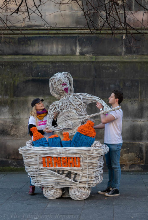 Lead artist (l) Ariel Killick with Lanarkshire's sculpture